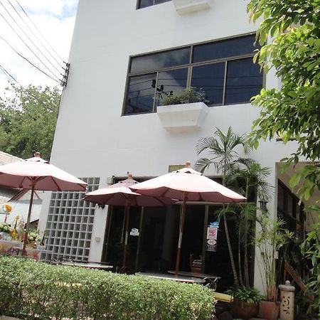 The Red Hibicus Guest House Chiang Mai Luaran gambar