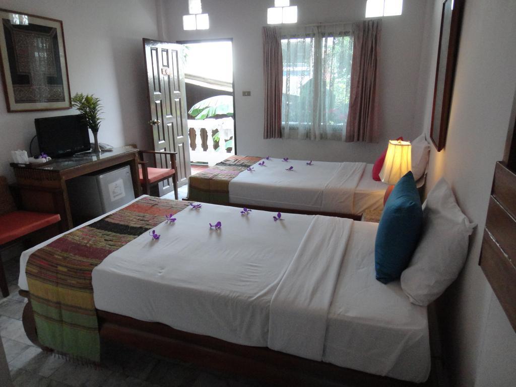 The Red Hibicus Guest House Chiang Mai Luaran gambar