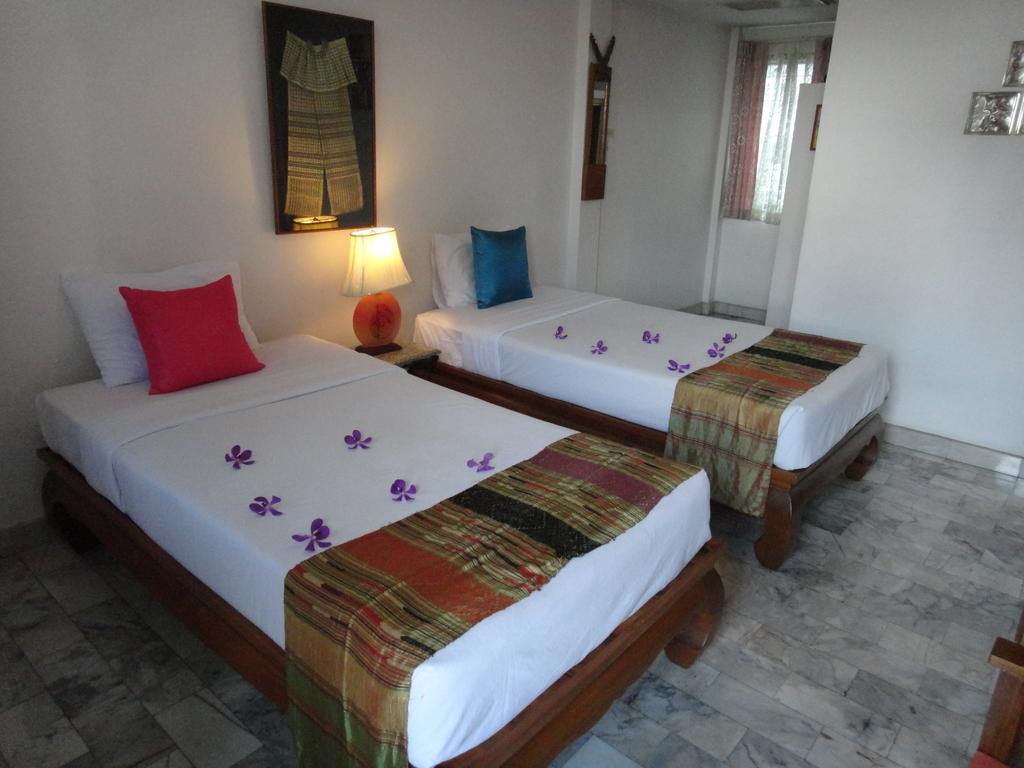 The Red Hibicus Guest House Chiang Mai Luaran gambar