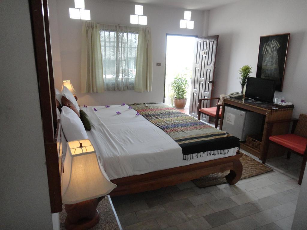The Red Hibicus Guest House Chiang Mai Luaran gambar