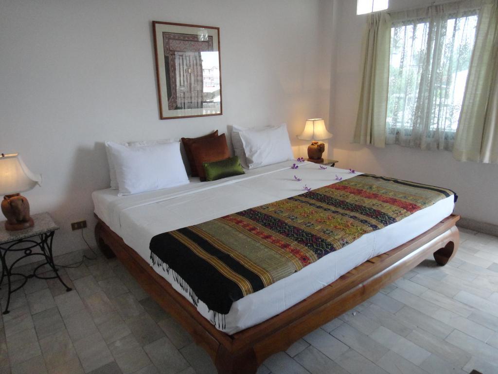 The Red Hibicus Guest House Chiang Mai Luaran gambar